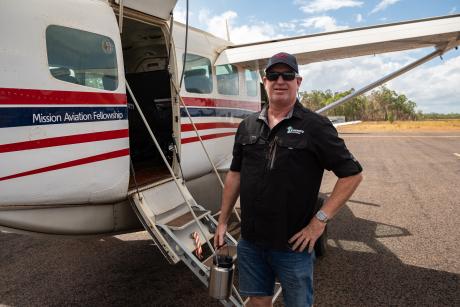 Man standing in fron tof Cessna C208